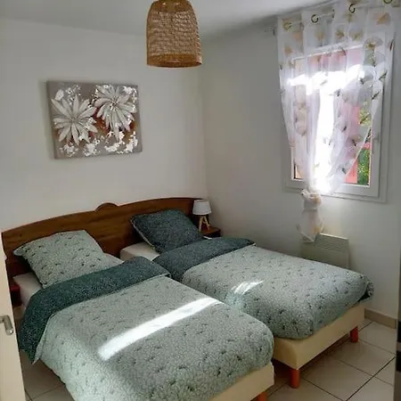 Апартаменты Dans 3 Etoiles Pierrefiche (Aveyron)